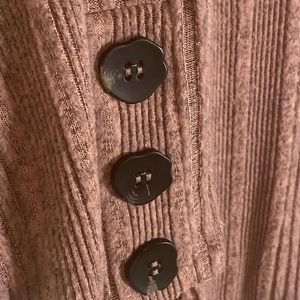 Sweater top. Size L.